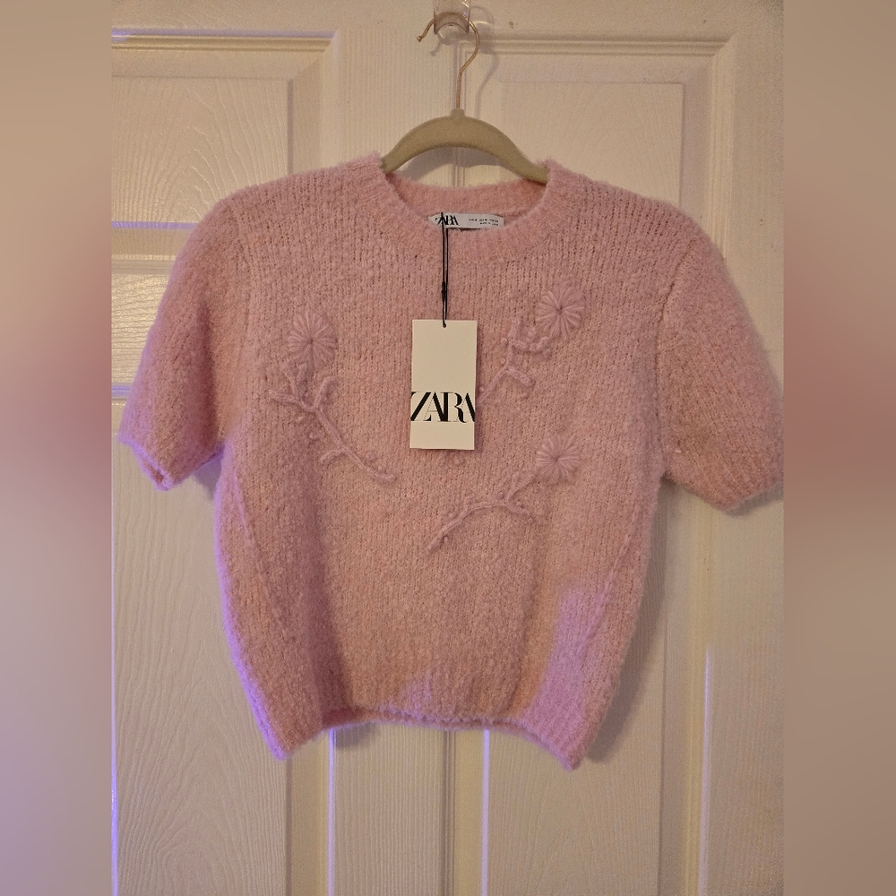 EMBROIDERED KNIT SWEATER